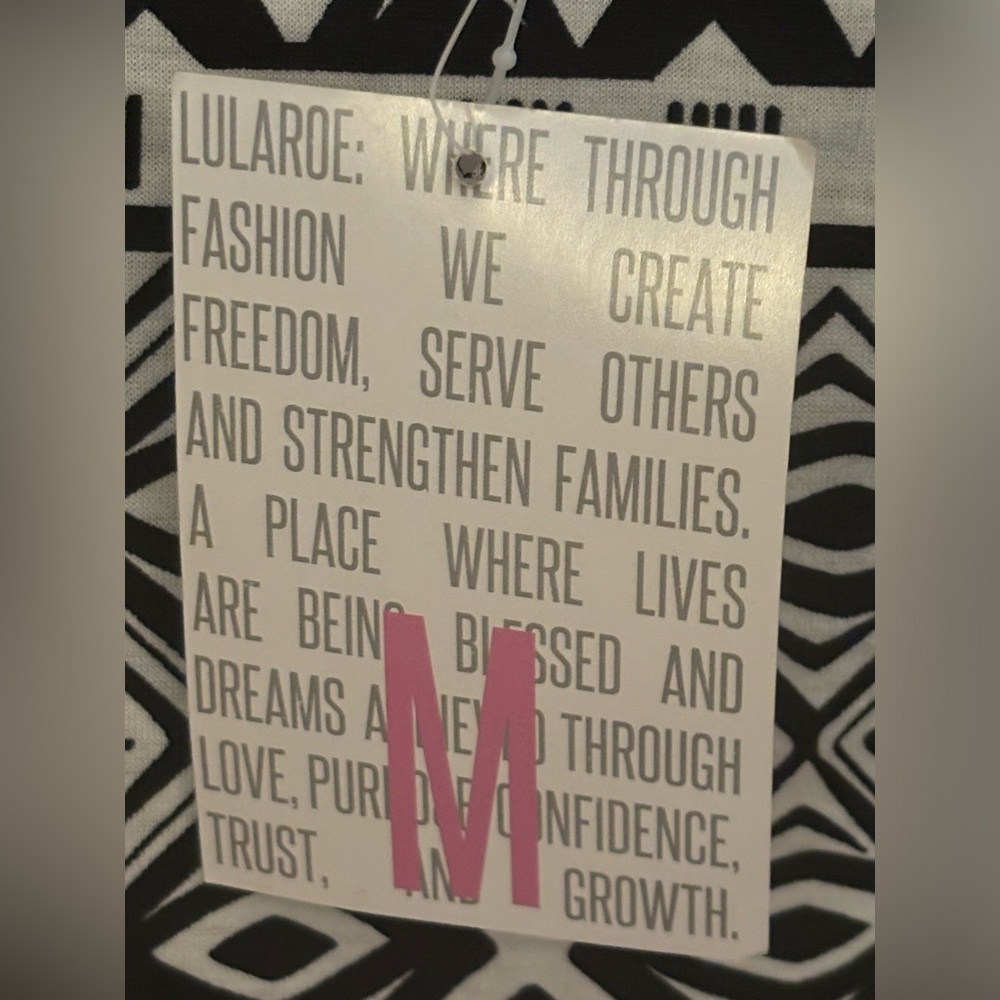 Lularoe Aztec Blk/Wht Christy Tee - Picture 4 of 6